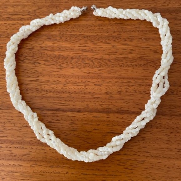 Vintage white mother of pearl bead twisted rope necklace - Picture 2 of 4